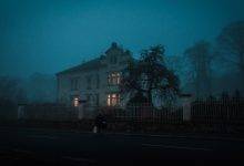 How Classic Halloween Movies use Lighting Filming Techniques to Scare the Audience